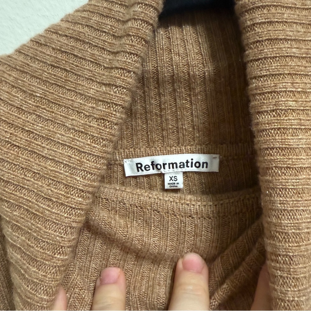 Reformation cropped cashmere sweater camel tan ribbed knit turtleneck spring XS - Picture 6 of 10